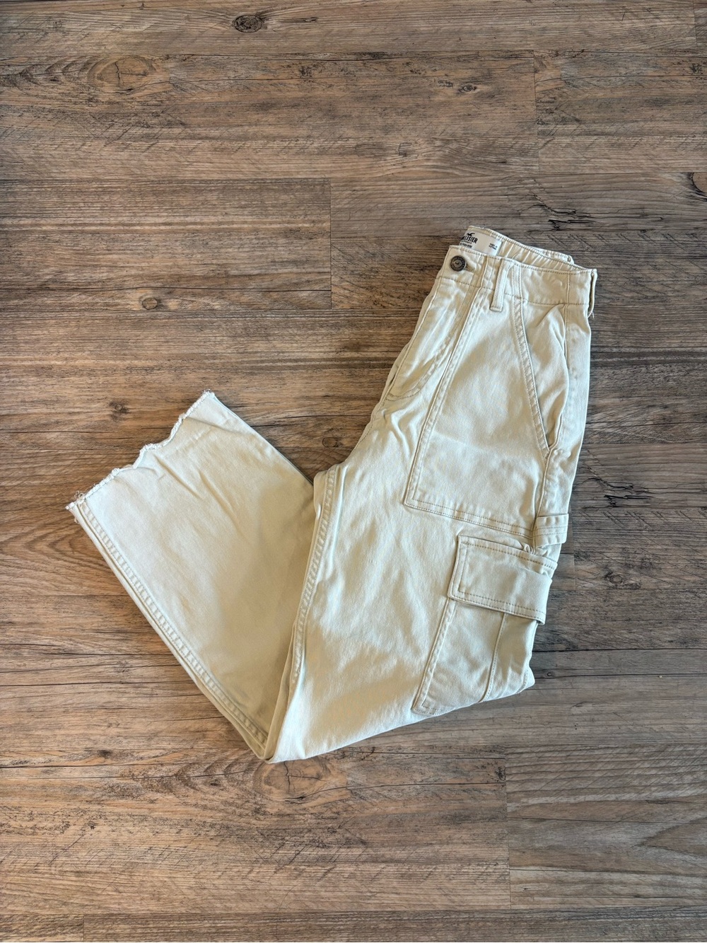 Hollister Cargo Cropped Jeans